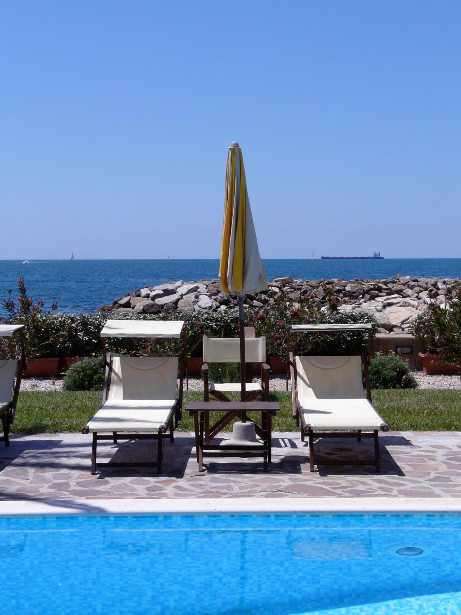Sunbay Park Hotel Civitavecchia Exterior photo