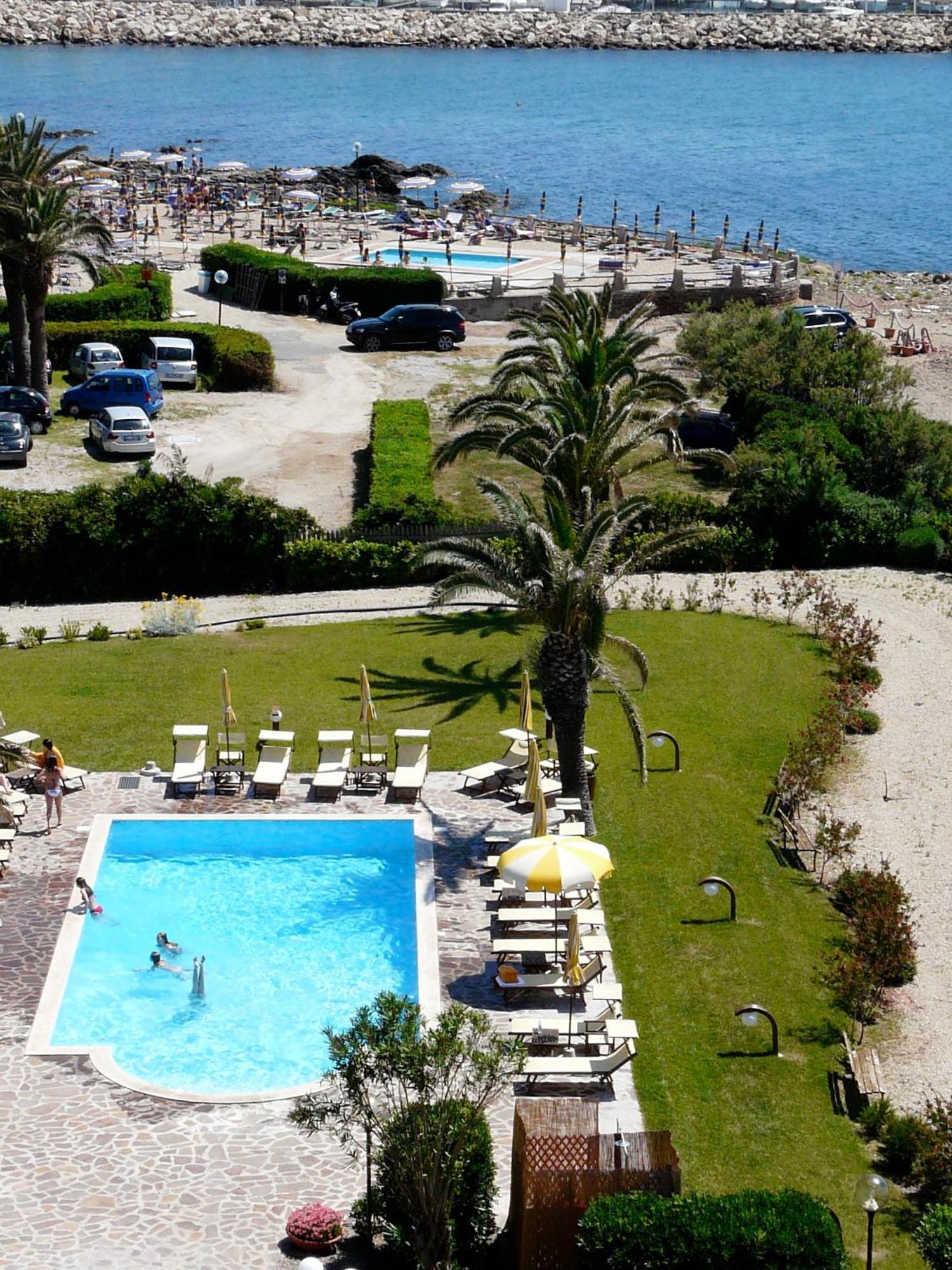 Sunbay Park Hotel Civitavecchia Exterior photo