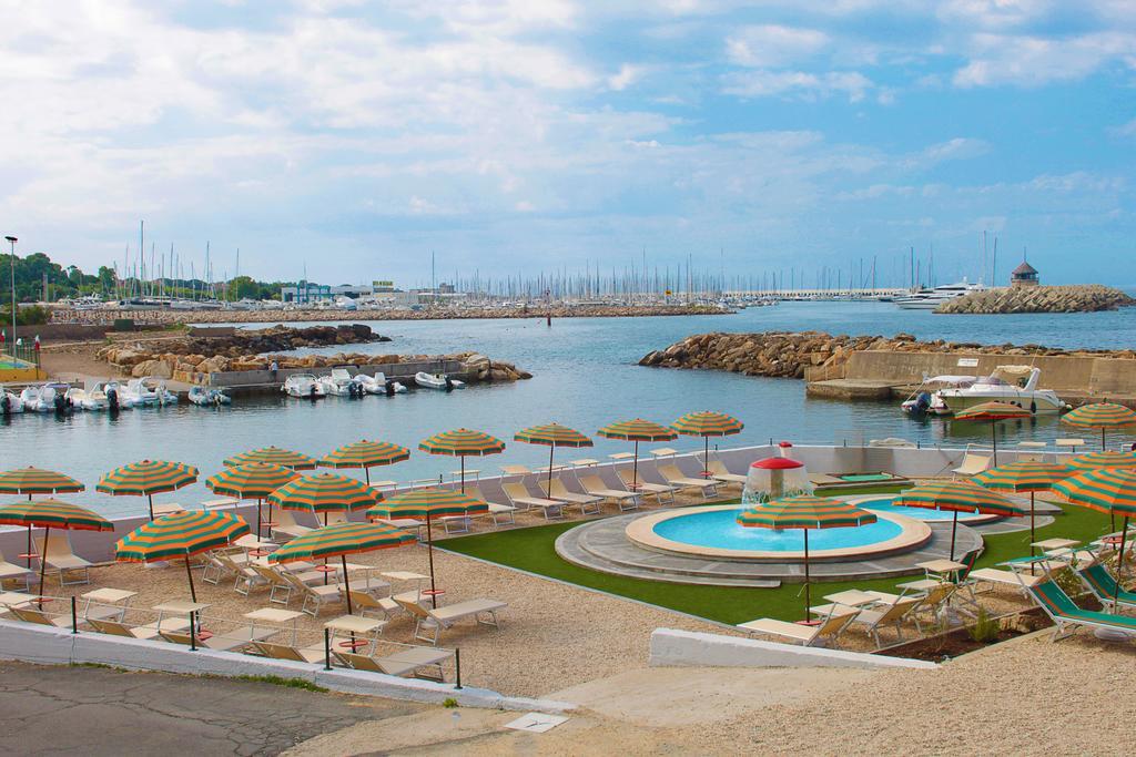 Mercure Civitavecchia Sunbay Park Hotel Exterior photo