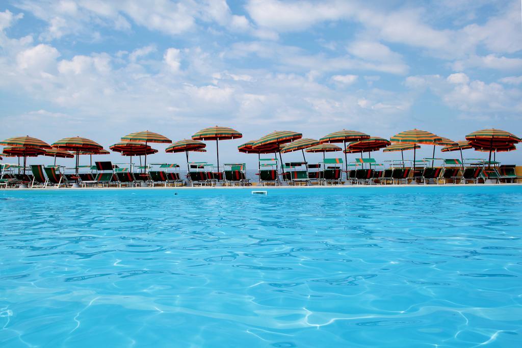 Mercure Civitavecchia Sunbay Park Hotel Exterior photo