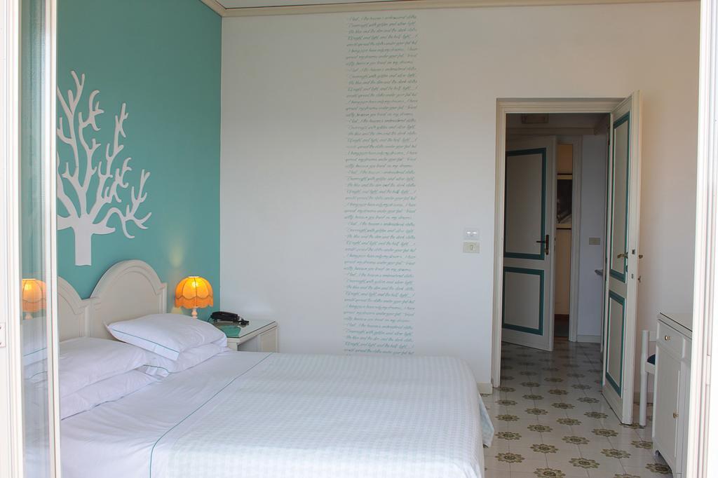 Sunbay Park Hotel Civitavecchia Exterior photo
