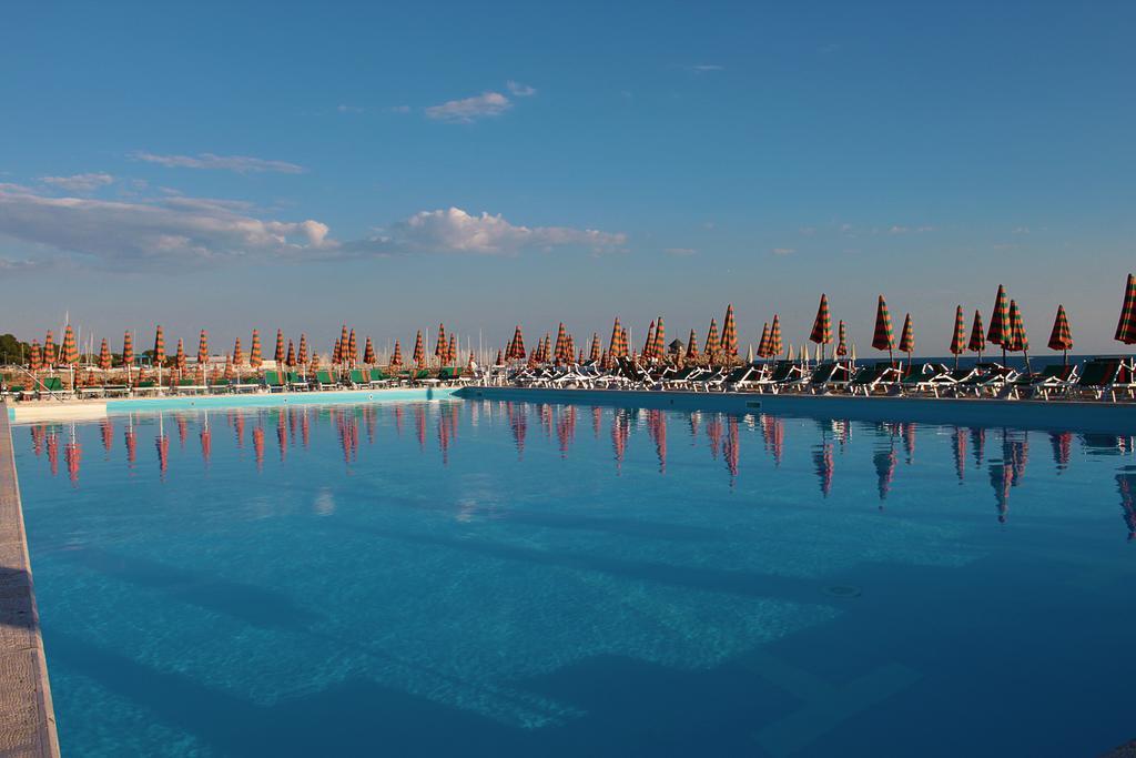 Sunbay Park Hotel Civitavecchia Exterior photo